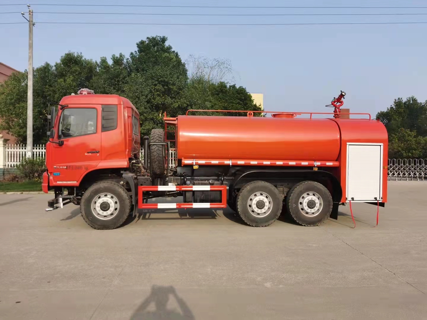 6驅(qū)消防水罐車